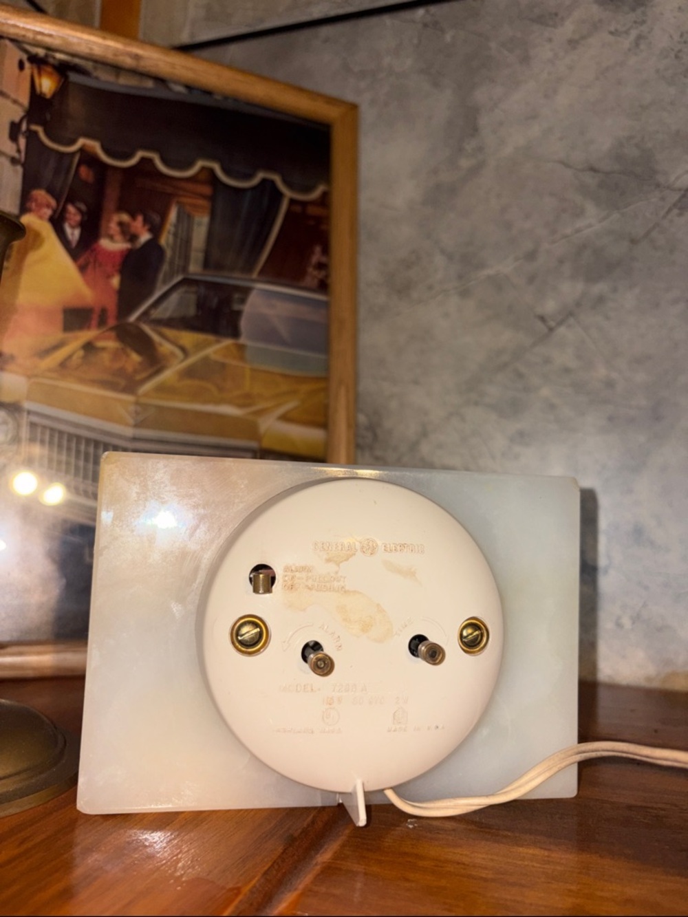 Mid-Century Orange Agate Alarm Clock with Roman Dial 70s Vintage - Picture 5 of 14